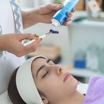 سالن زیبایی و سولاریوم پر طلایی