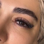 خدمات تخصصی اکستنشن مژه مونا