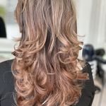 مرکز تخصصی رنگ و کوتاهی مو بانو رفیعی