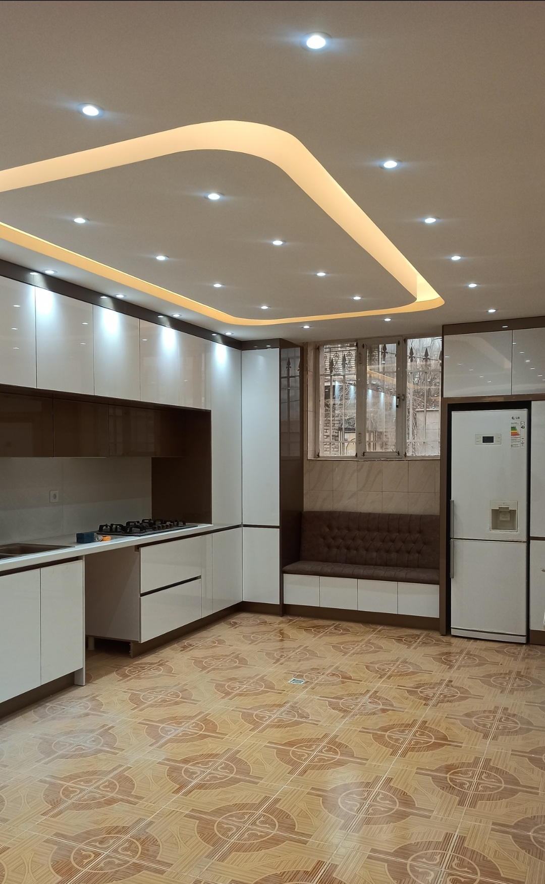 خدمات تخصصی کابینت و مصنوعات چوبی احمدیا